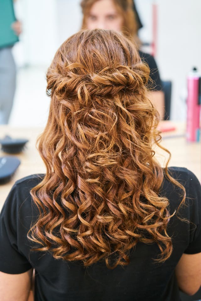 Comment Avoir les Cheveux Bouclés : Méthodes Naturelles et Produits Recommandés